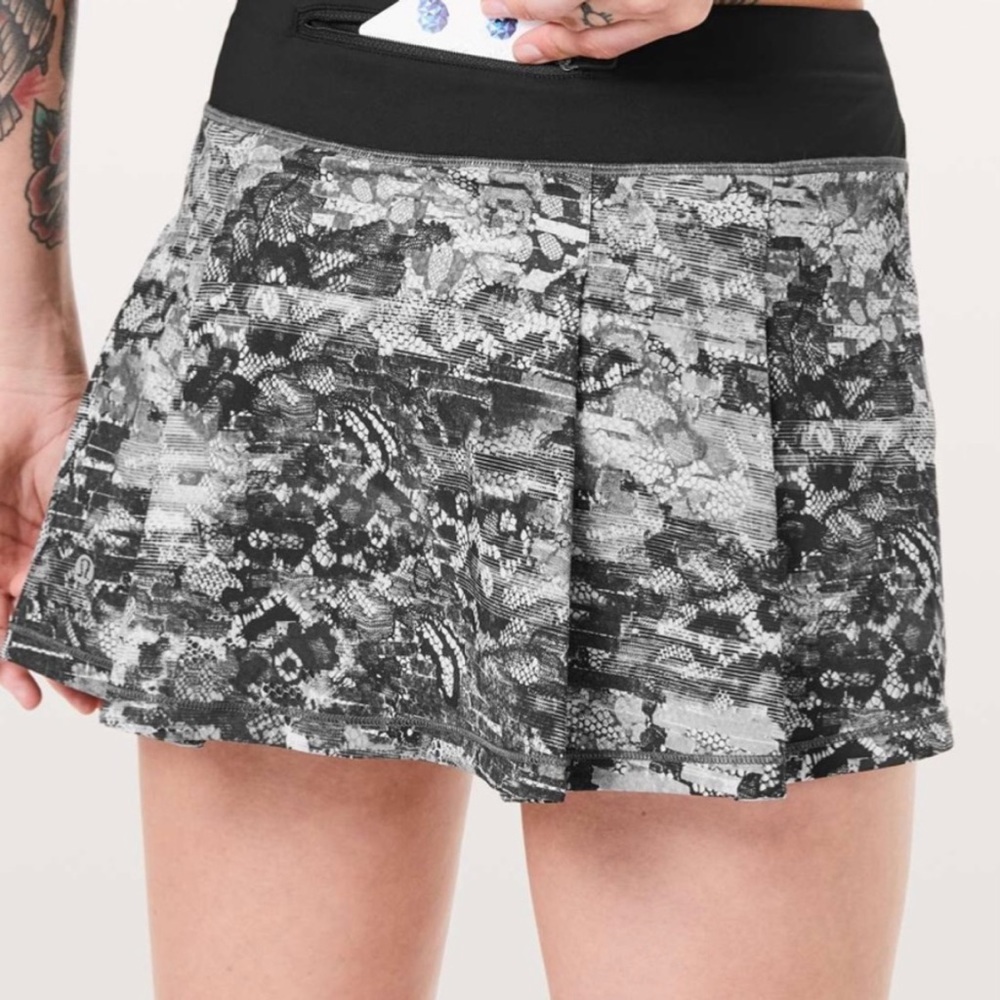 Lululemon SZ 4 Skort Pace Rival Masked Lace Moody Floral Whimsigothic Tenniscore